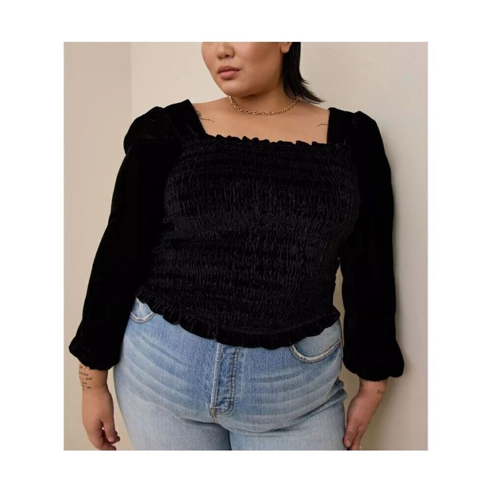 Torrid size 3 velvet black smocked square neck top - EUC